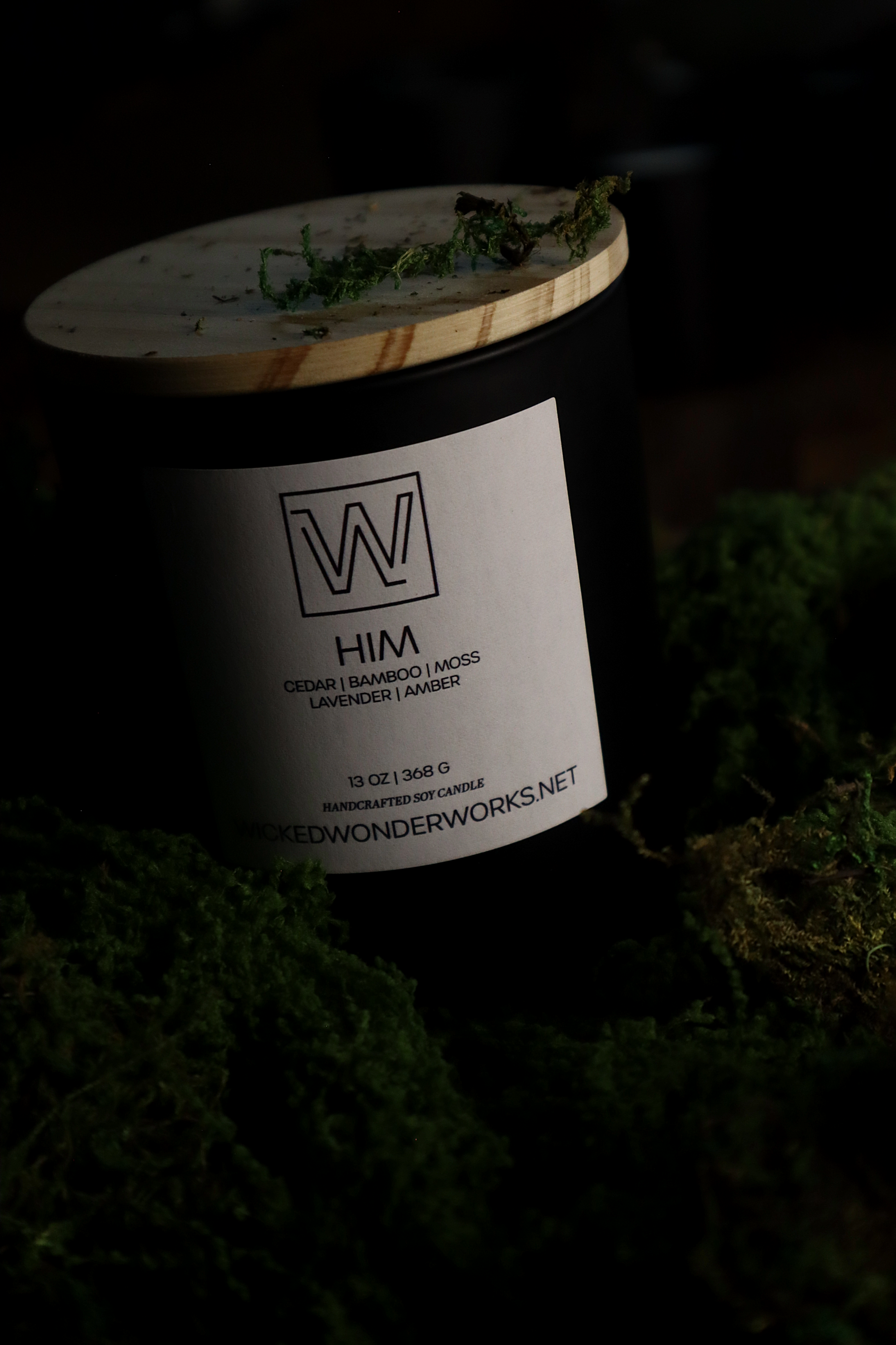 HIM soy candle by wicked wonder works blend notes are CEDAR, BAMBOO, MOSS, LAVENDER AND AMBER